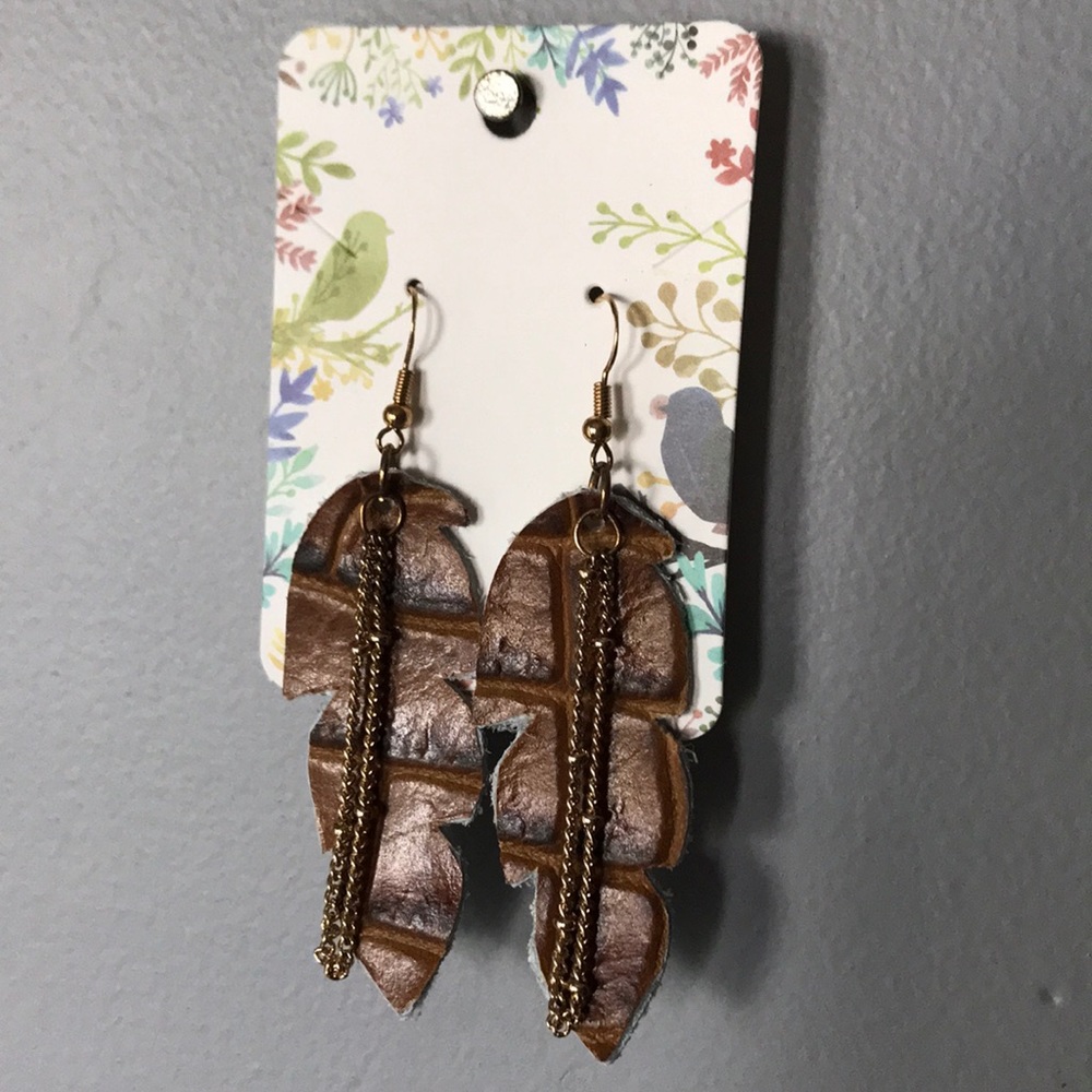 3/$20 ✨ Recycled Genuine Leather Feather Earrings